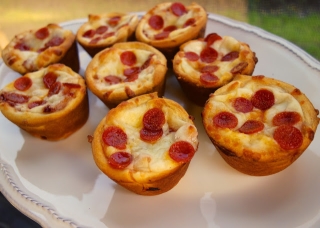 Deep Dish Pizza Cakes